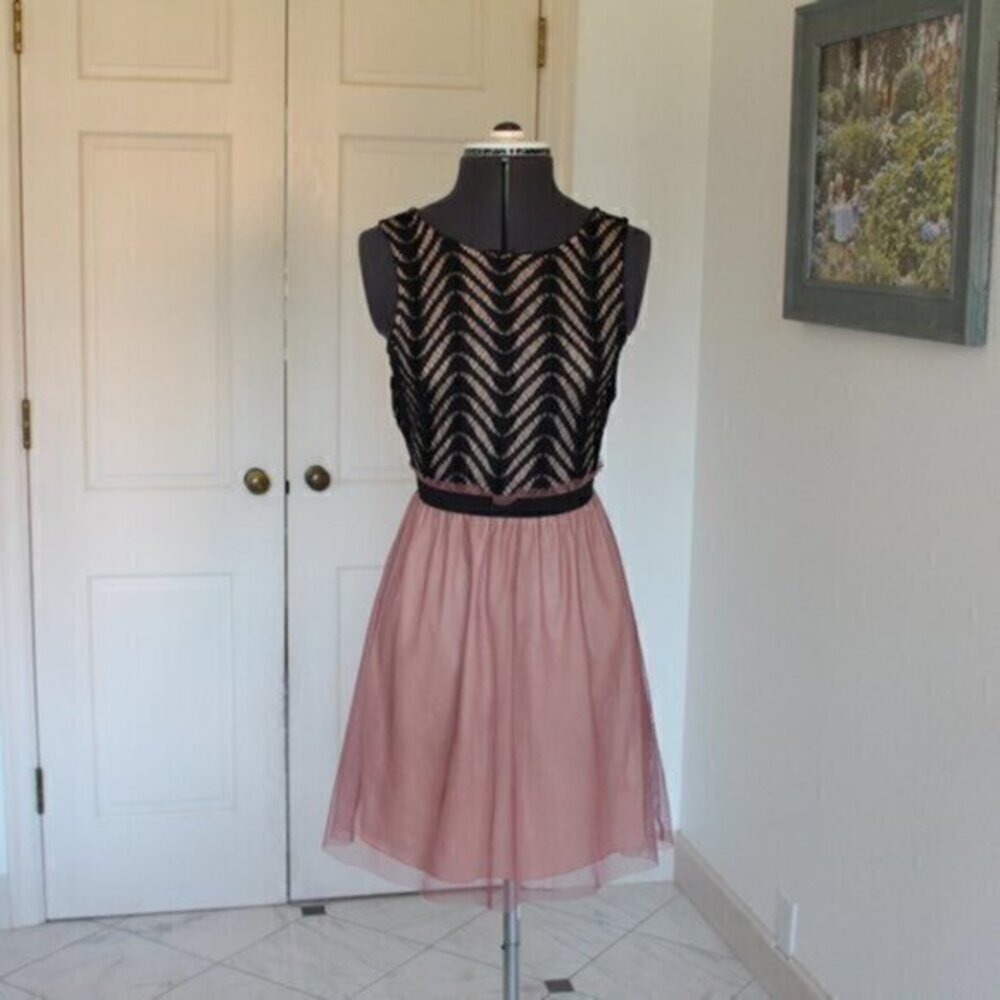 Speechless dress size 3 juniors black and mutes mauve